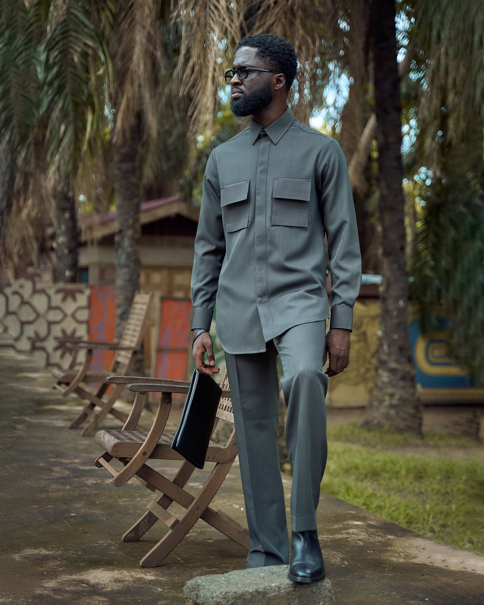 THE DISCERNINGMAN